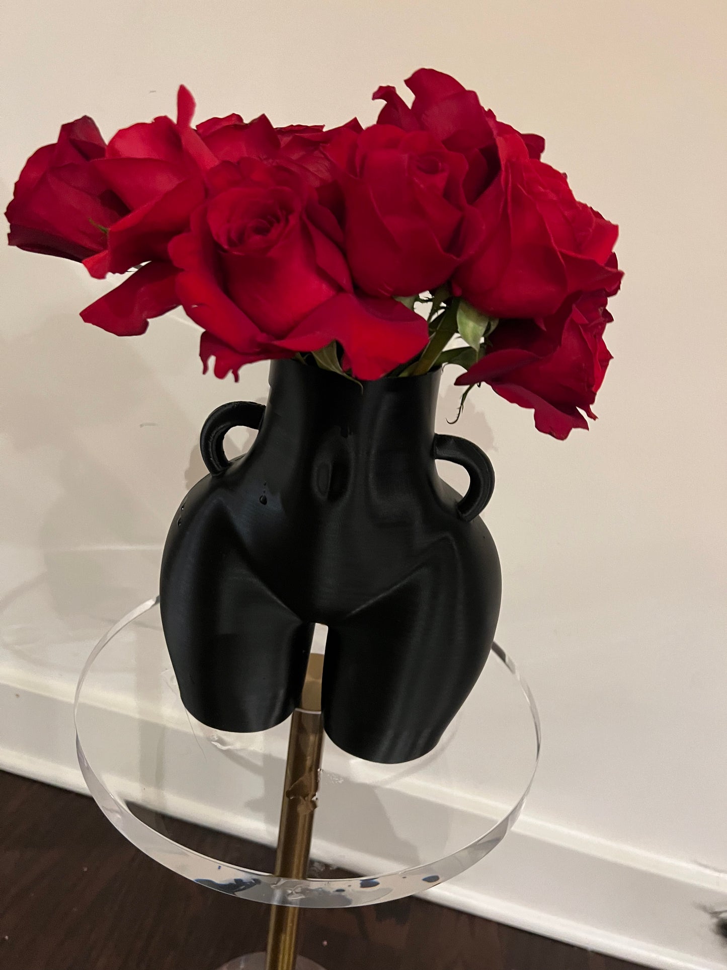 Cheeky Vase (Various Colors)